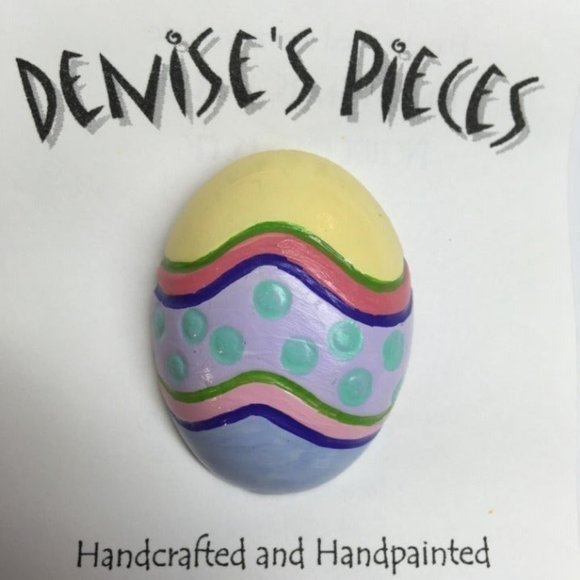 Easter Egg Pin Brooch Multi Color Dots Wavy Pastel Pink Blue Yellow Purple - Picture 1 of 2